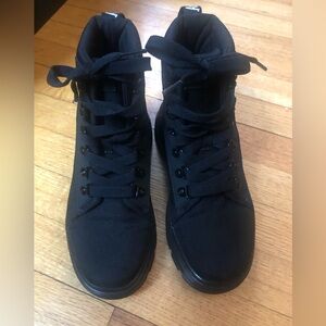 Dr. Martens Black Air Wair women’s size 37 - great all weather boot!